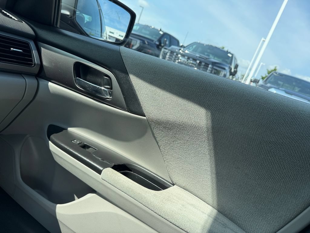 Used 2013 Honda Accord LX image 36