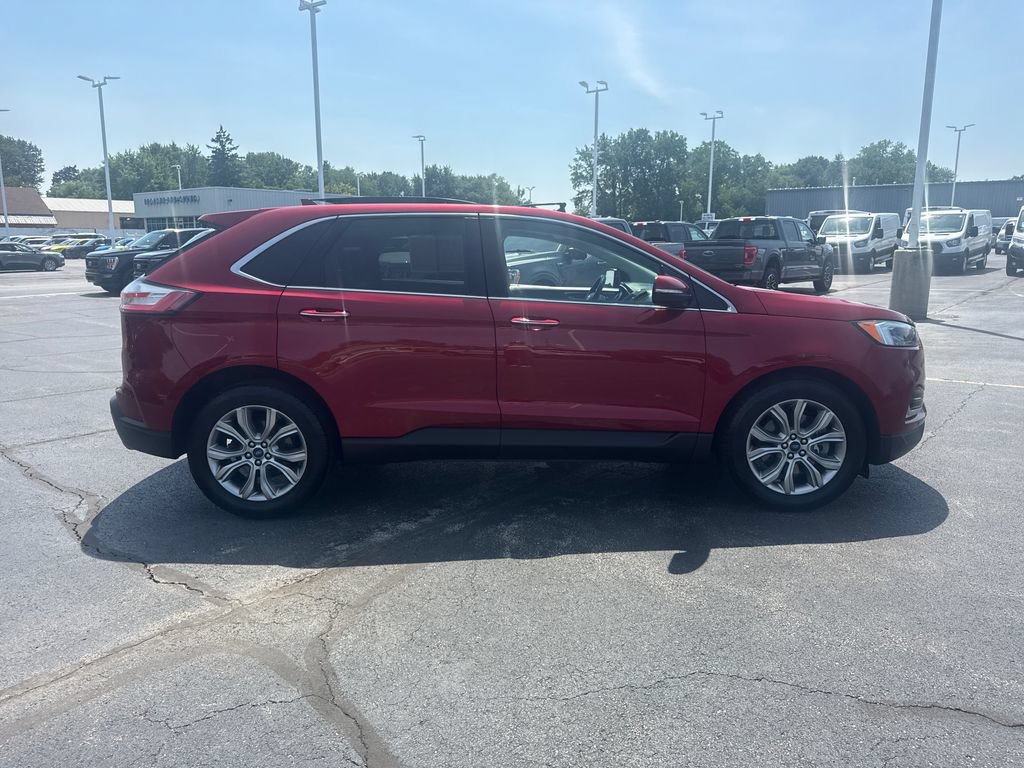 Used 2019 Ford Edge Titanium w/ Equipment Group 301A AWD/4WD image 4