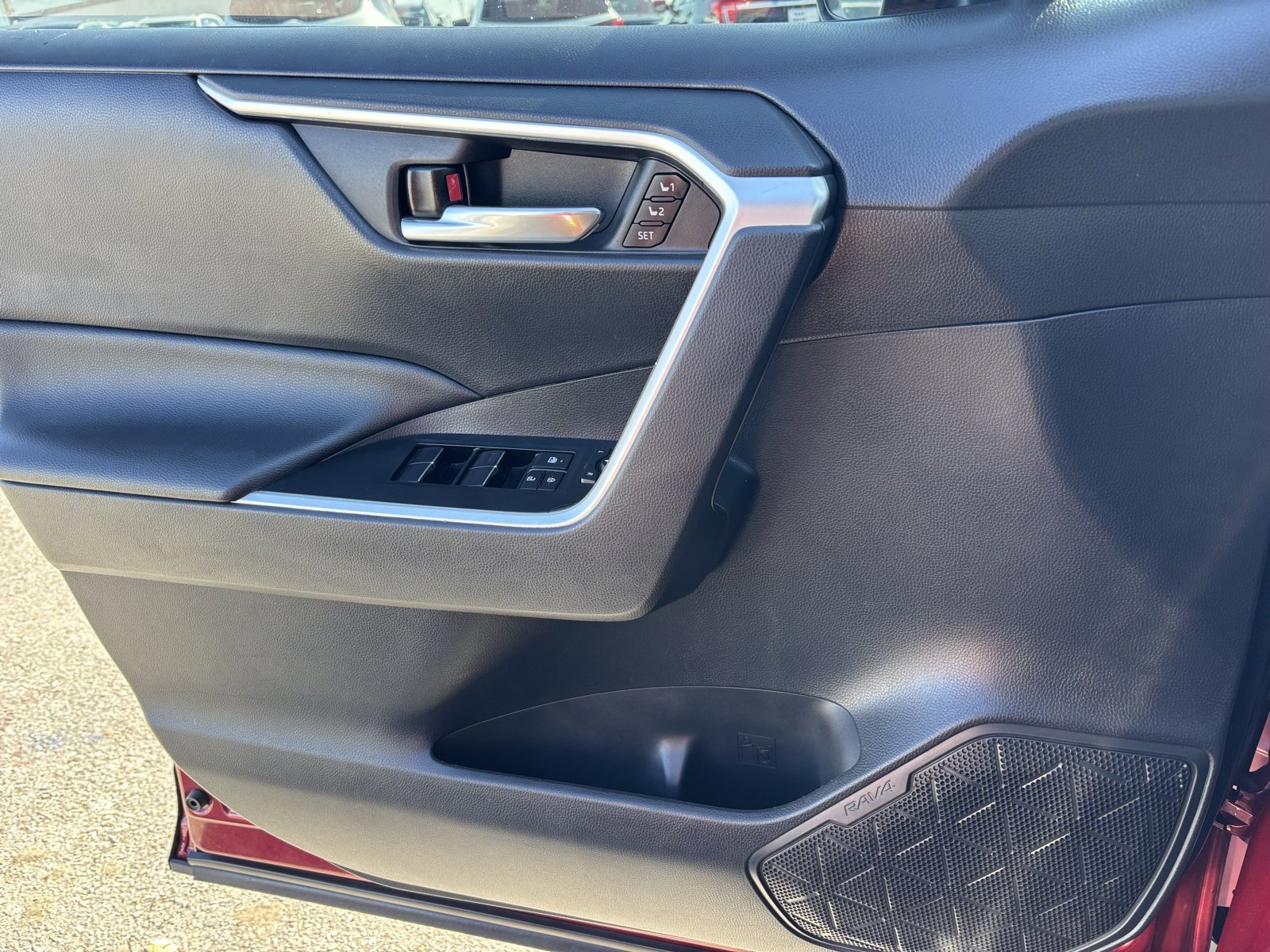 Used 2021 Toyota RAV4 XLE Premium image 5