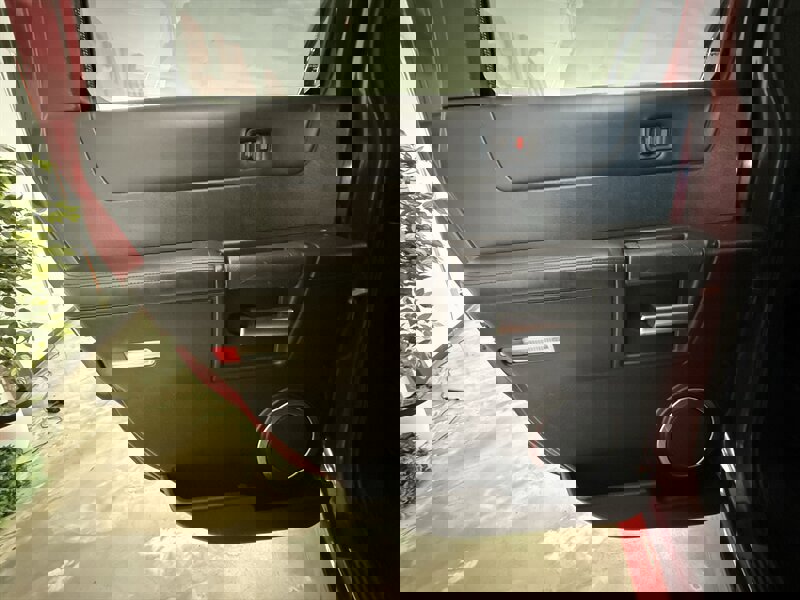 Used 2005 HUMMER H2 w/ Preferred Equipment Group image 18