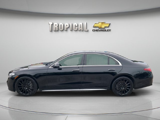 Used 2022 Mercedes-Benz S 580 4MATIC Sedan w/ AMG Line Package image 4