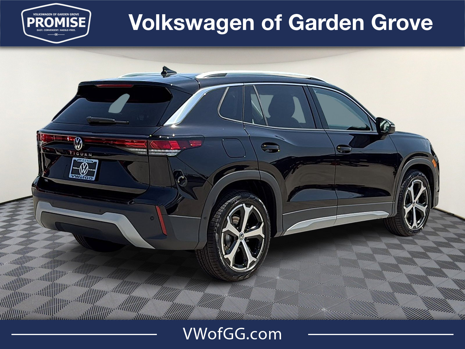 New 2026 Volkswagen Tiguan SE FWD image 8