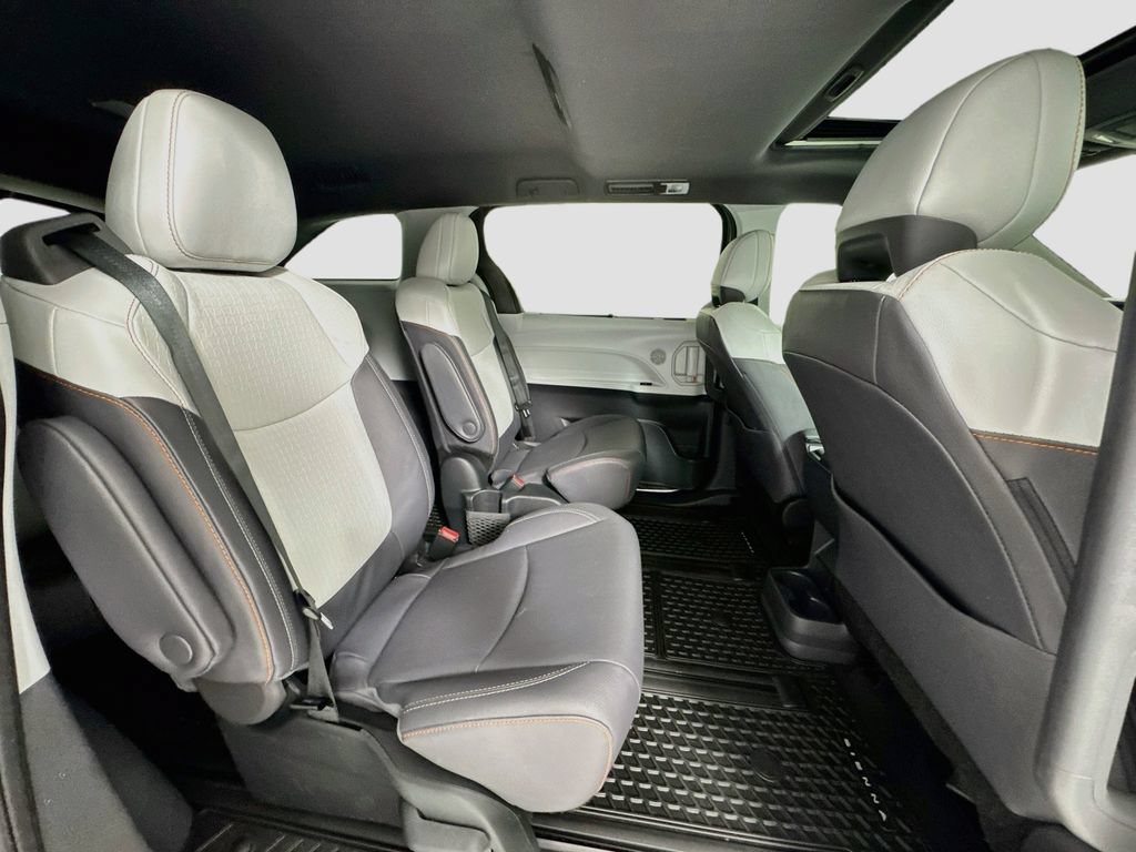 Used 2024 Toyota Sienna XSE AWD/4WD image 29