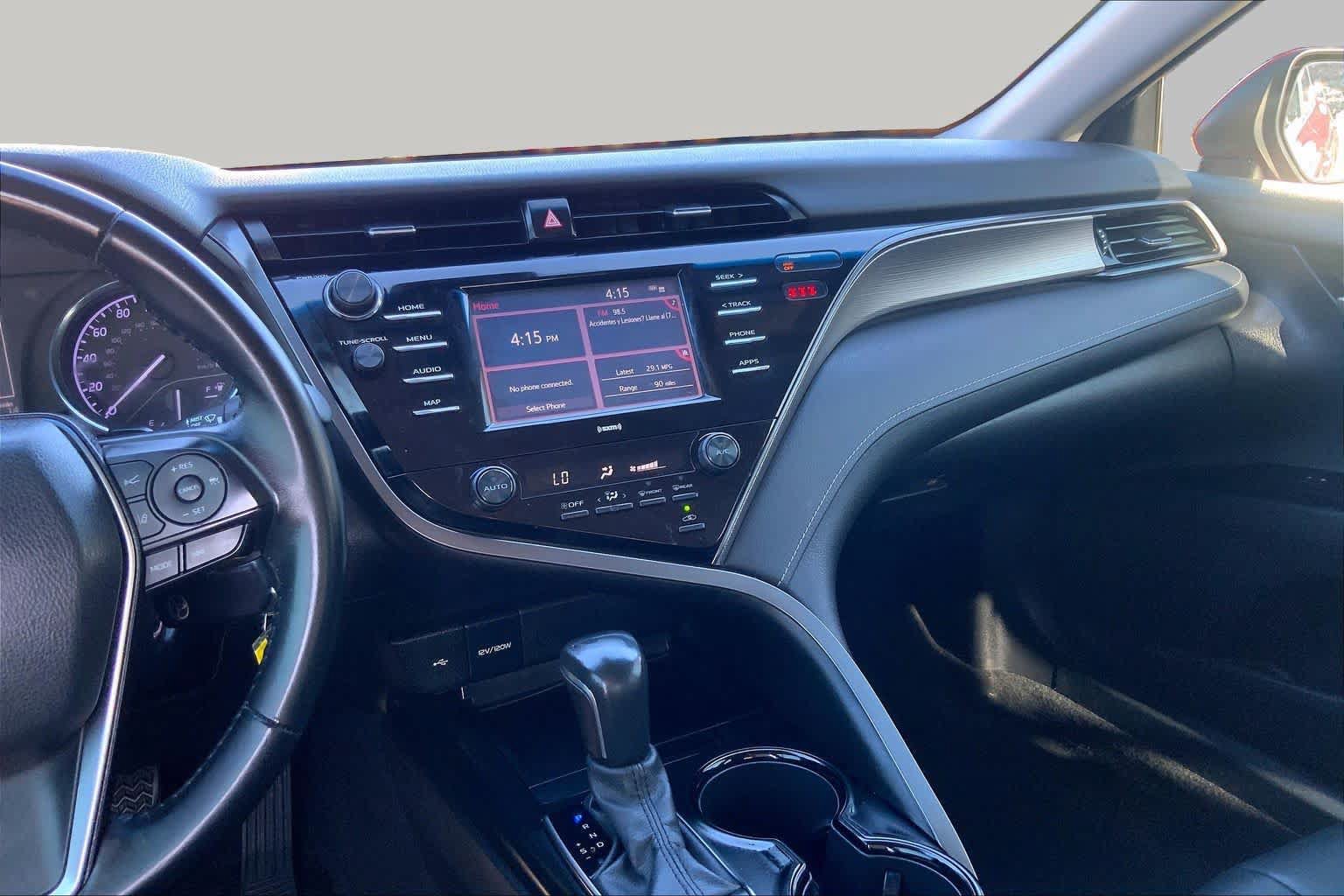 Used 2020 Toyota Camry SE FWD image 7