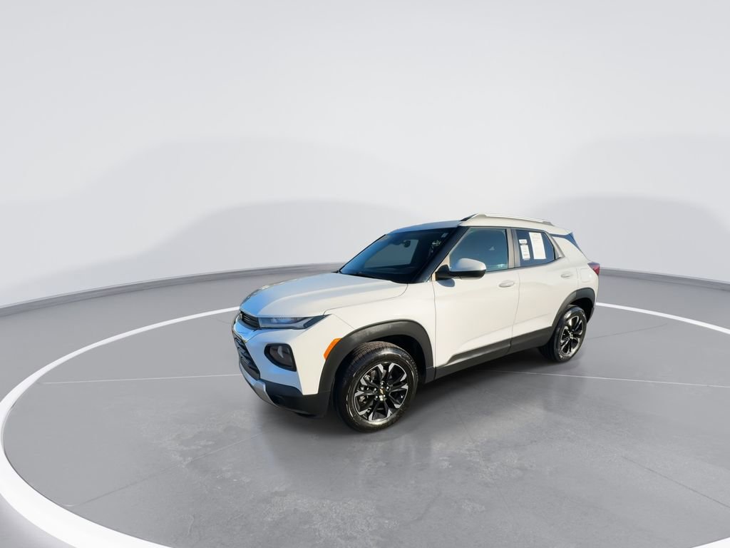 Used 2022 Chevrolet TrailBlazer LT w/ Driver Confidence Package image 4