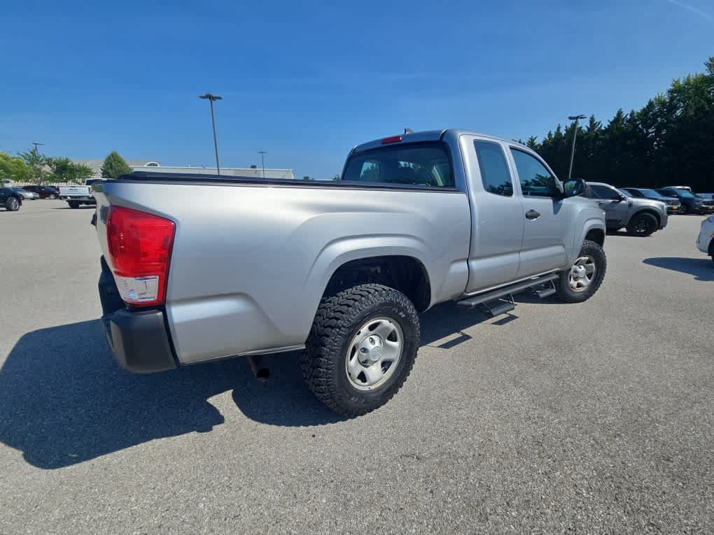 Used 2017 Toyota Tacoma SR RWD image 5