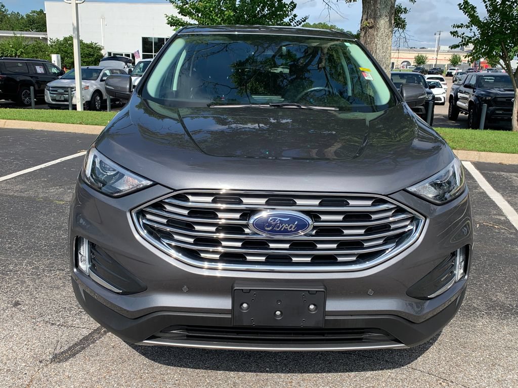 Used 2024 Ford Edge Titanium AWD/4WD image 3