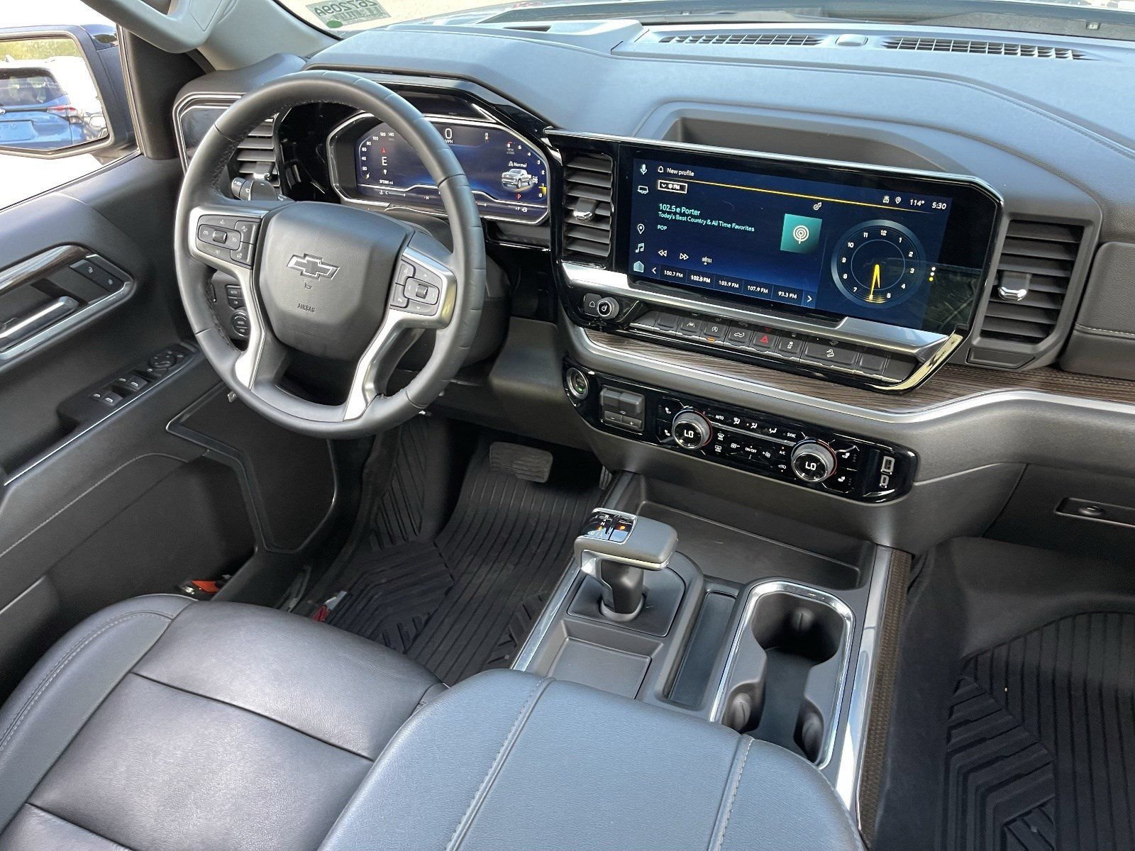 Certified 2024 Chevrolet Silverado 1500 RST w/ Convenience Package II AWD/4WD image 15