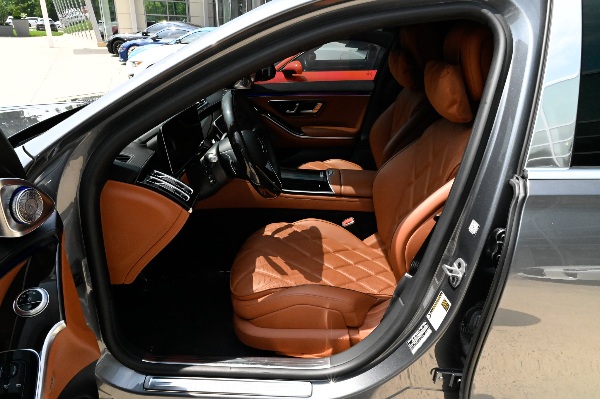Used 2023 Mercedes-Benz Maybach S 680 4MATIC w/ Manufaktur Leather Package image 17