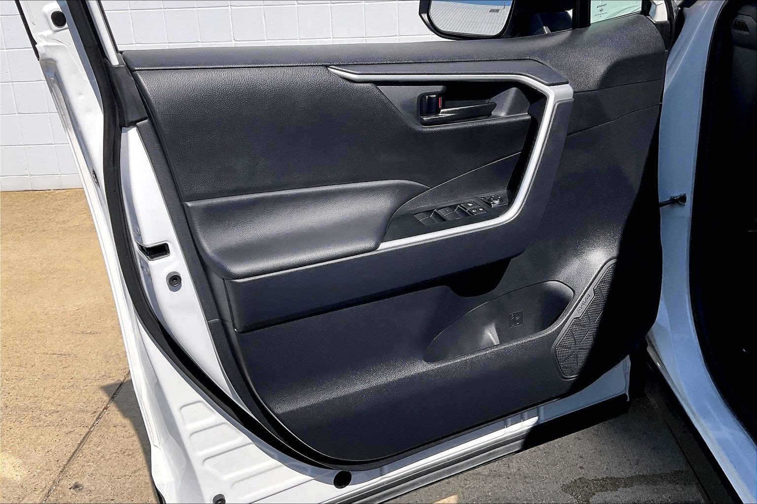 Used 2025 Toyota RAV4 LE AWD/4WD image 27