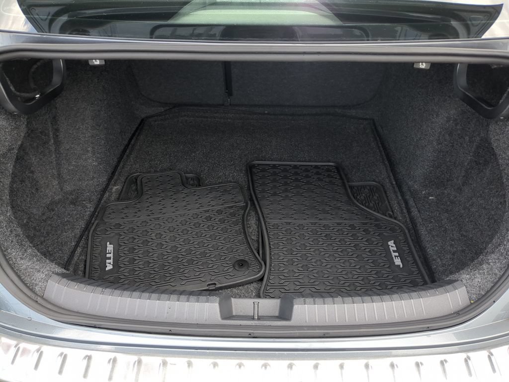 Used 2024 Volkswagen Jetta SE w/ Panoramic Sunroof Package FWD image 10