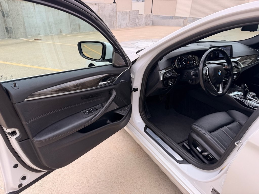 Used 2018 BMW 530e xDrive AWD/4WD image 9