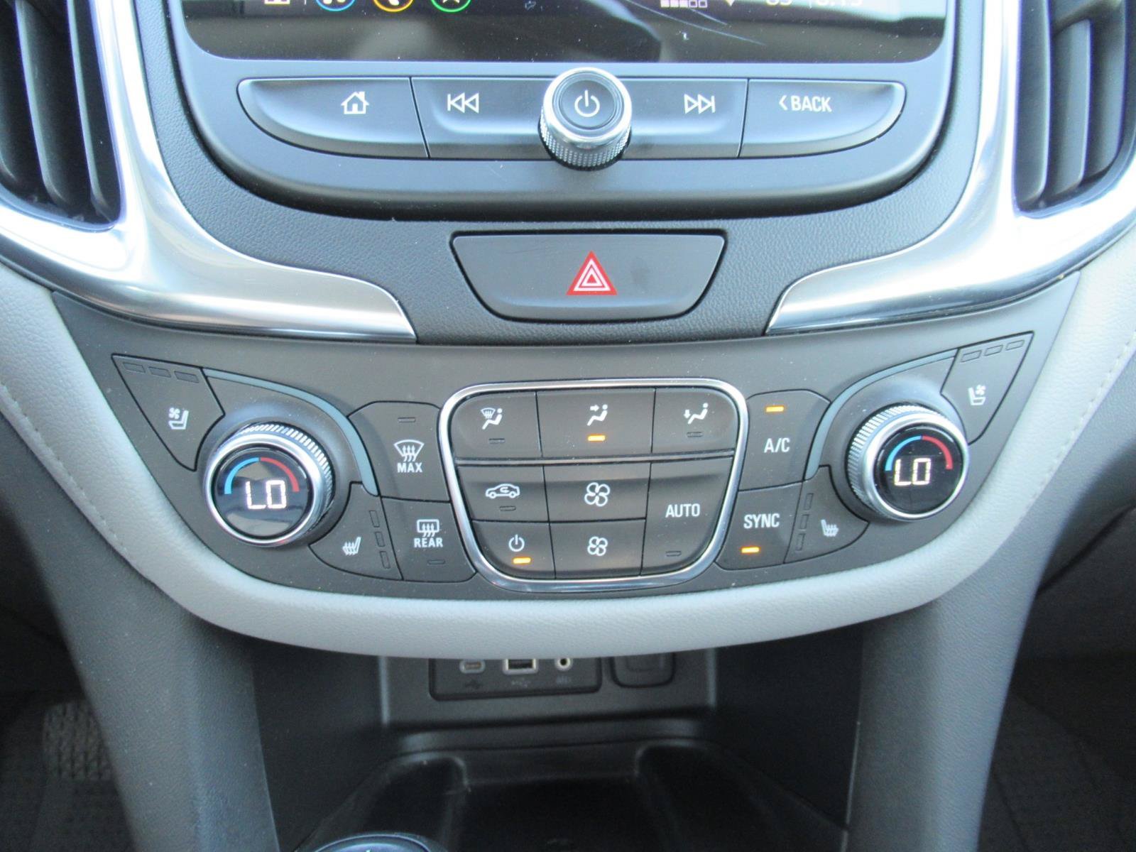 Used 2021 Chevrolet Equinox Premier FWD image 27