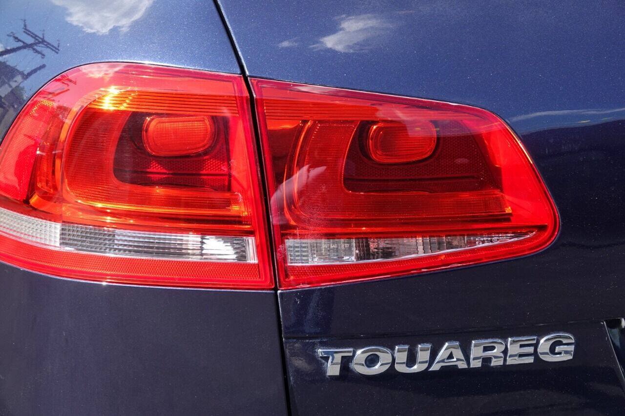 Used 2012 Volkswagen Touareg Sport AWD/4WD image 24
