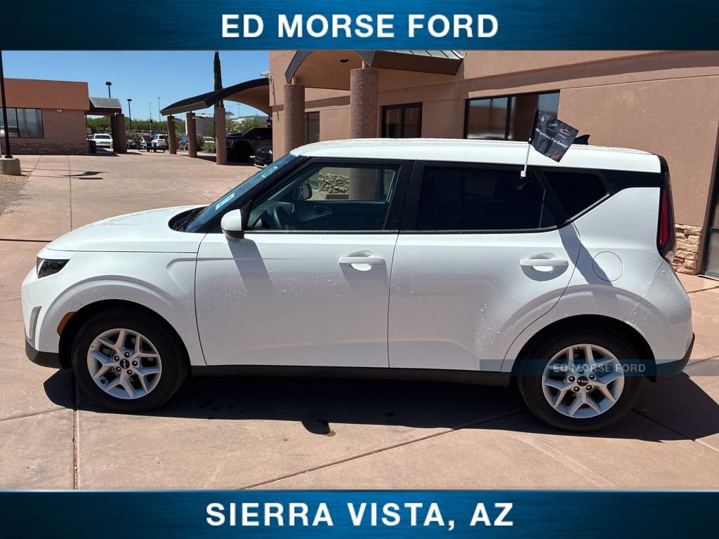 Certified 2025 Kia Soul LX FWD image 5