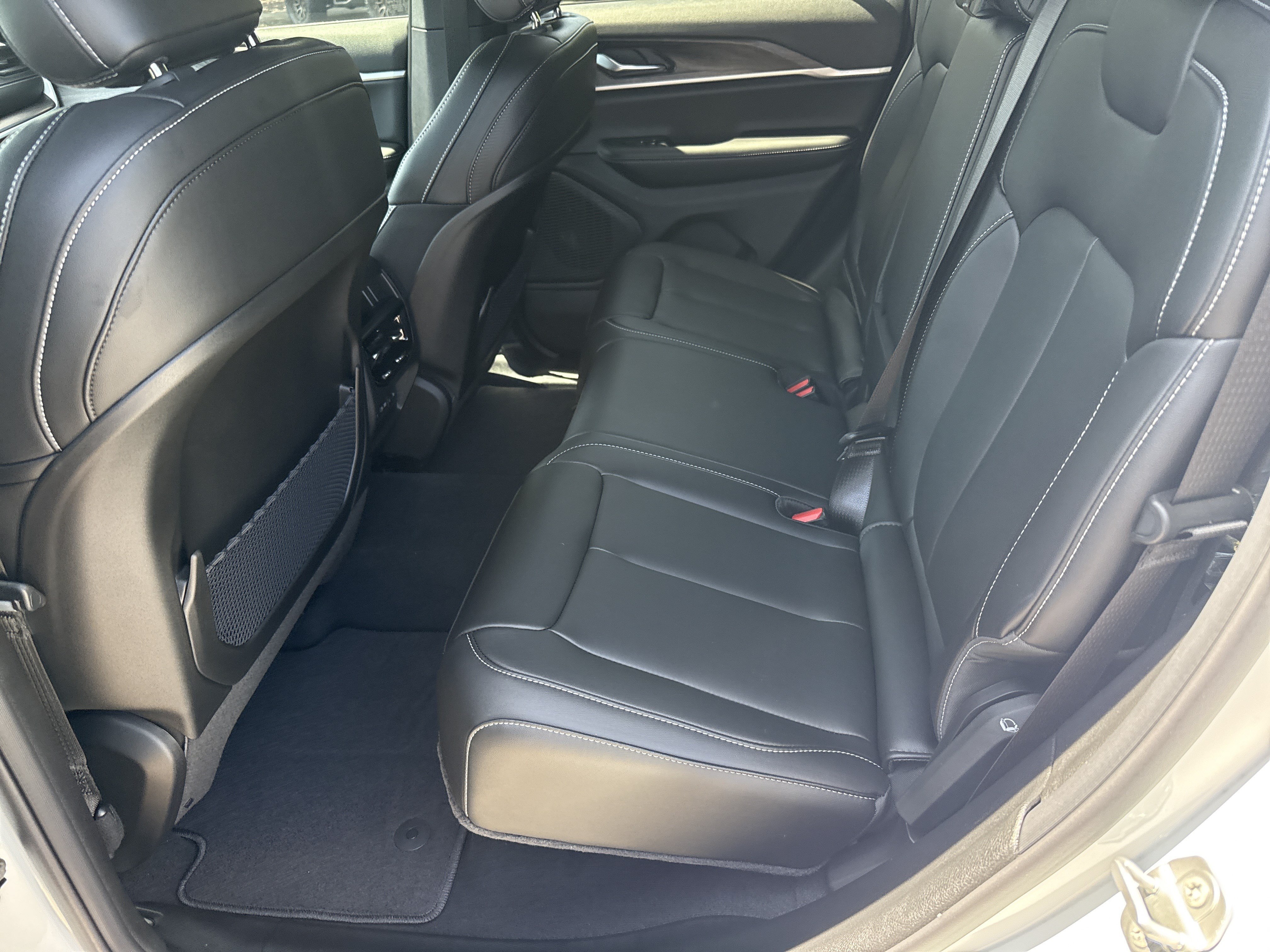 New 2026 Jeep Grand Cherokee Limited w/ Limited Altitude Package AWD/4WD image 20