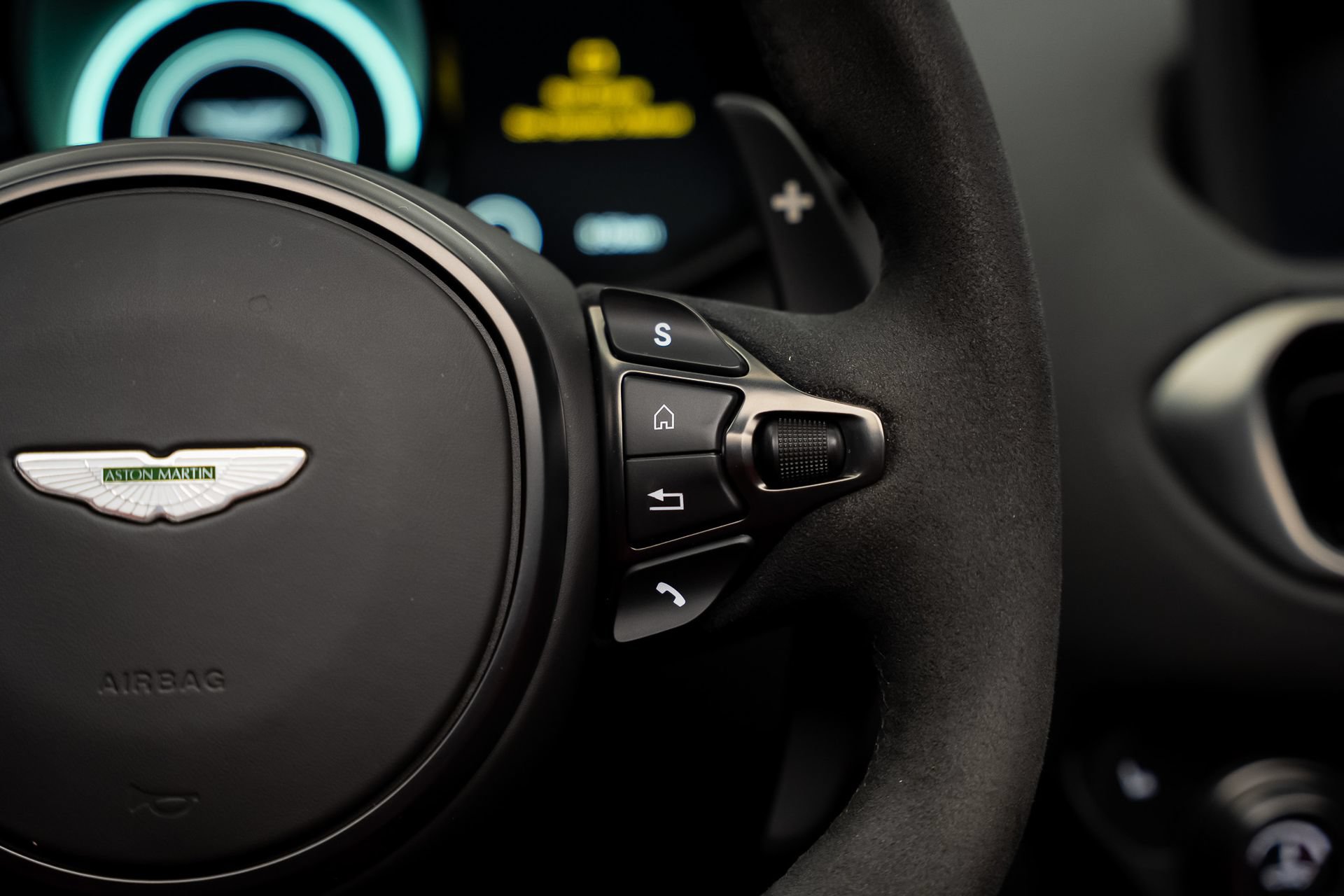 Used 2023 Aston Martin V8 Vantage Roadster RWD image 45