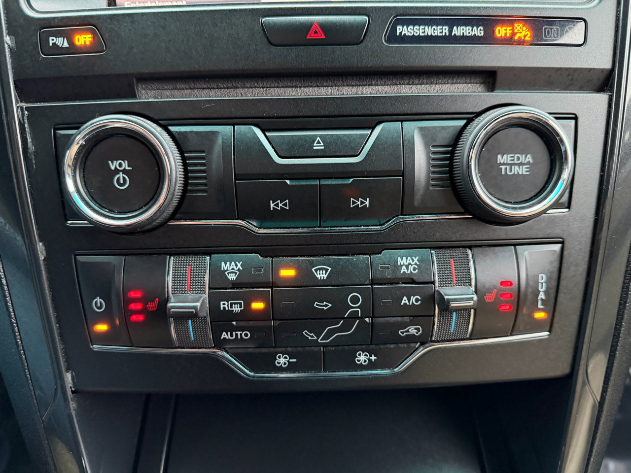 Used 2016 Ford Explorer XLT w/ Equipment Group 202A image 26