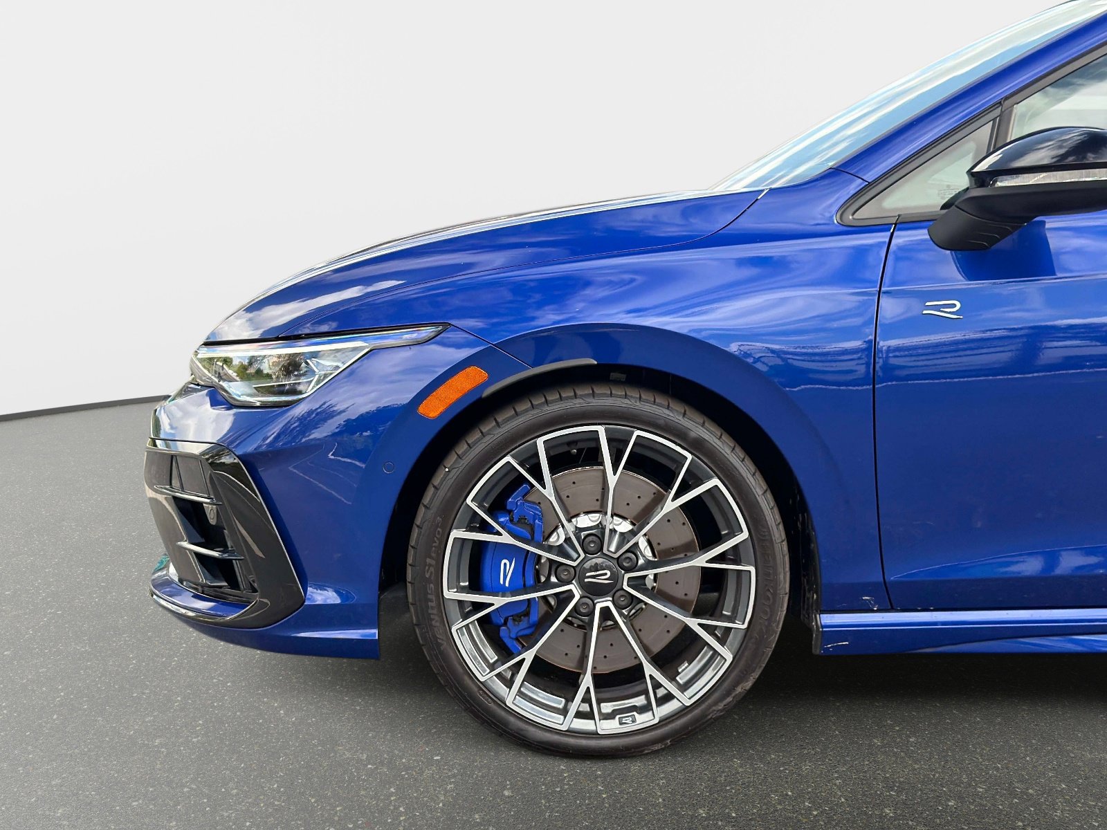 Used 2025 Volkswagen Golf image 12