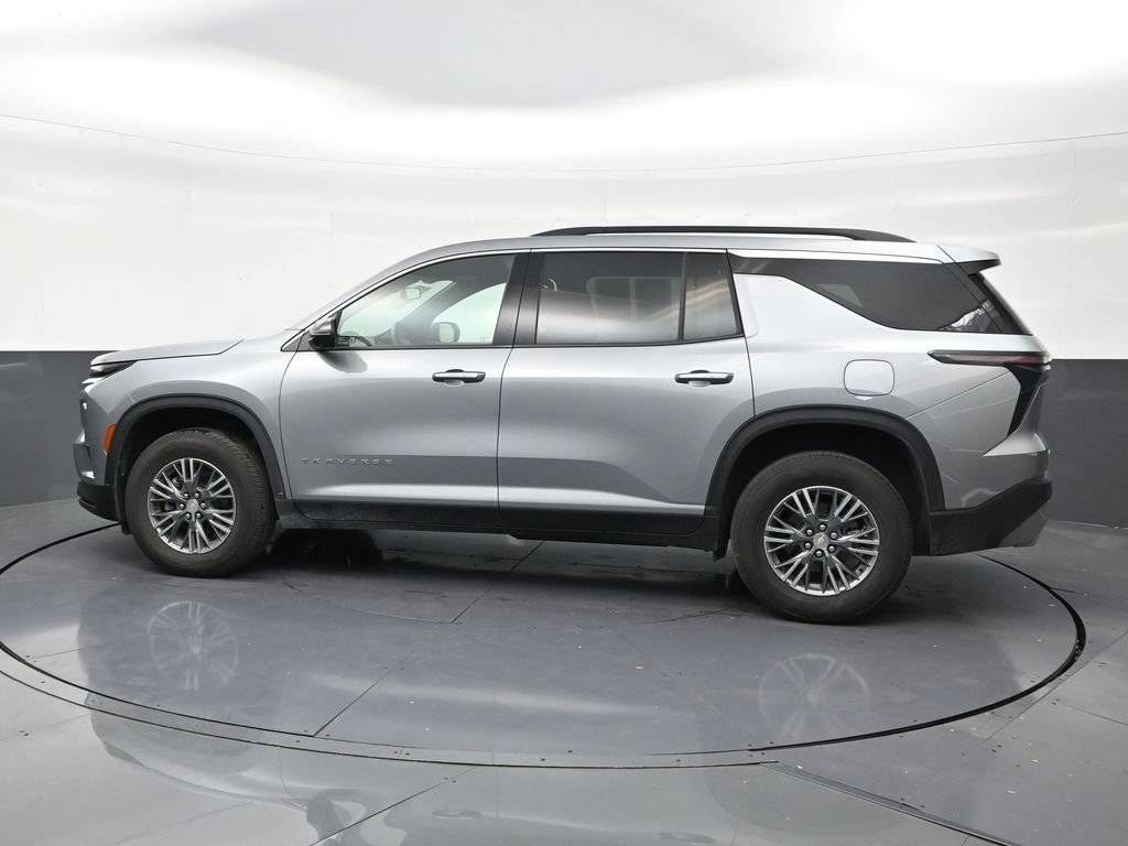 Used 2024 Chevrolet Traverse LT FWD image 2