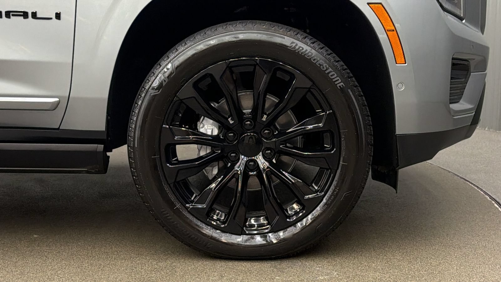 Used 2025 GMC Yukon XL Denali w/ Sun & Power Step Package AWD/4WD image 9