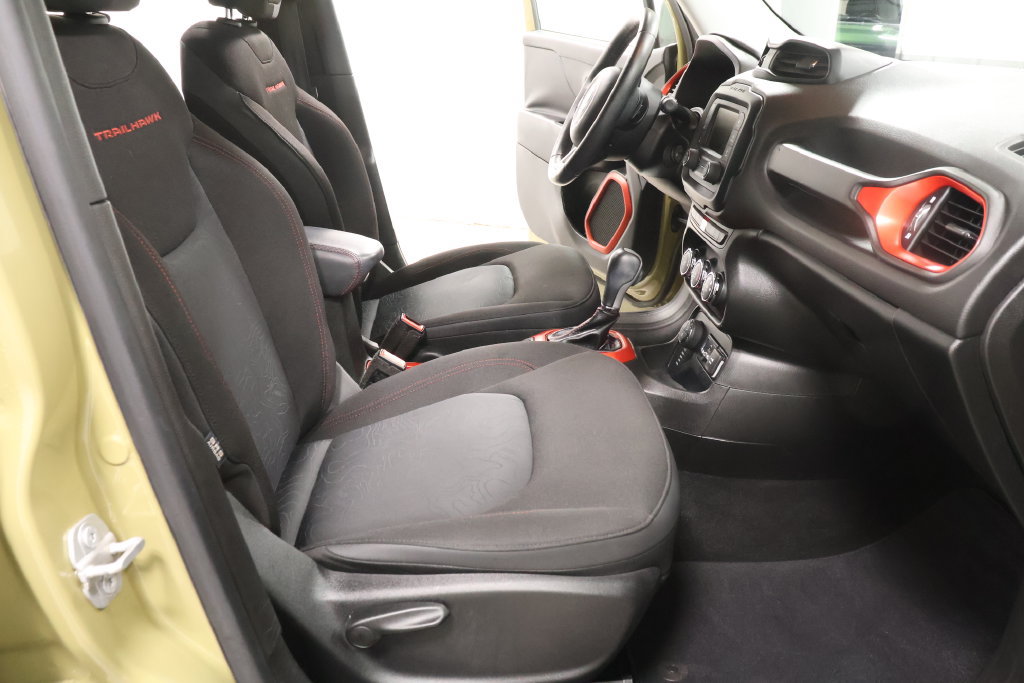 Used 2015 Jeep Renegade Trailhawk AWD/4WD image 28