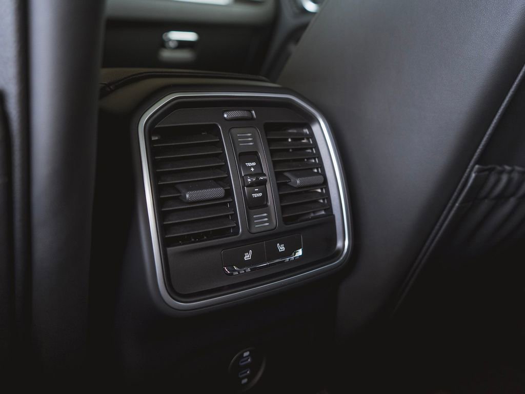 New 2025 Porsche Macan image 28