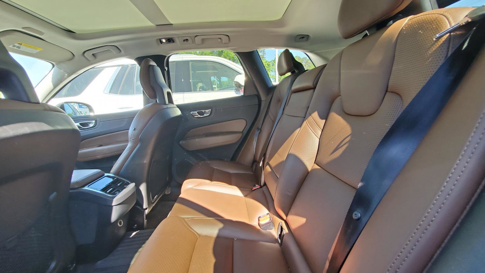 Used 2018 Volvo XC60 T6 Inscription w/ Luxury Seat Package AWD/4WD image 5