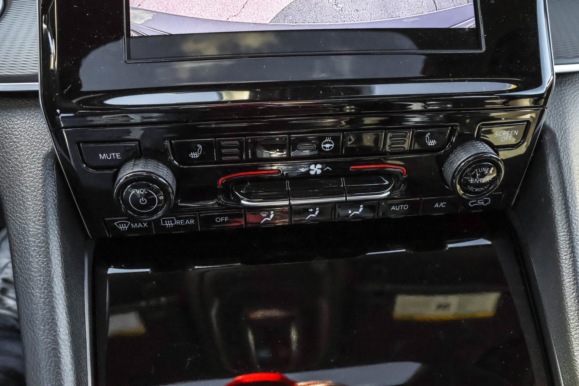 New 2025 Jeep Grand Cherokee Altitude image 19