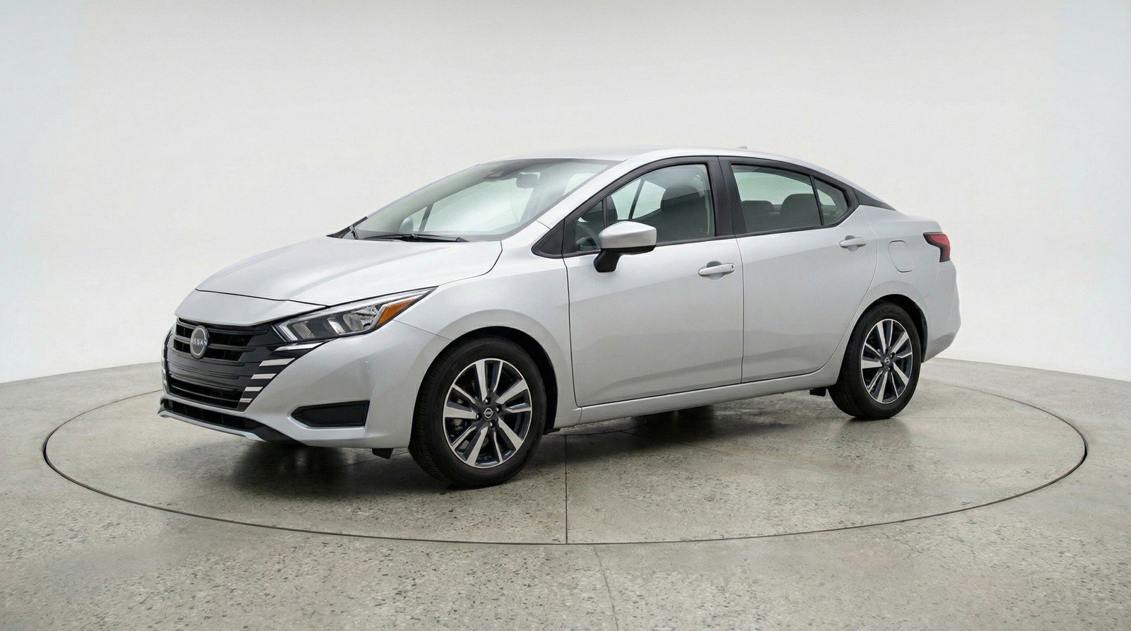 Used 2025 Nissan Versa SV image 3