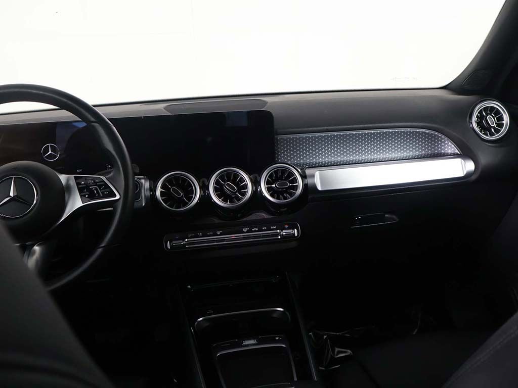 Used 2025 Mercedes-Benz GLB 250 4MATIC image 35