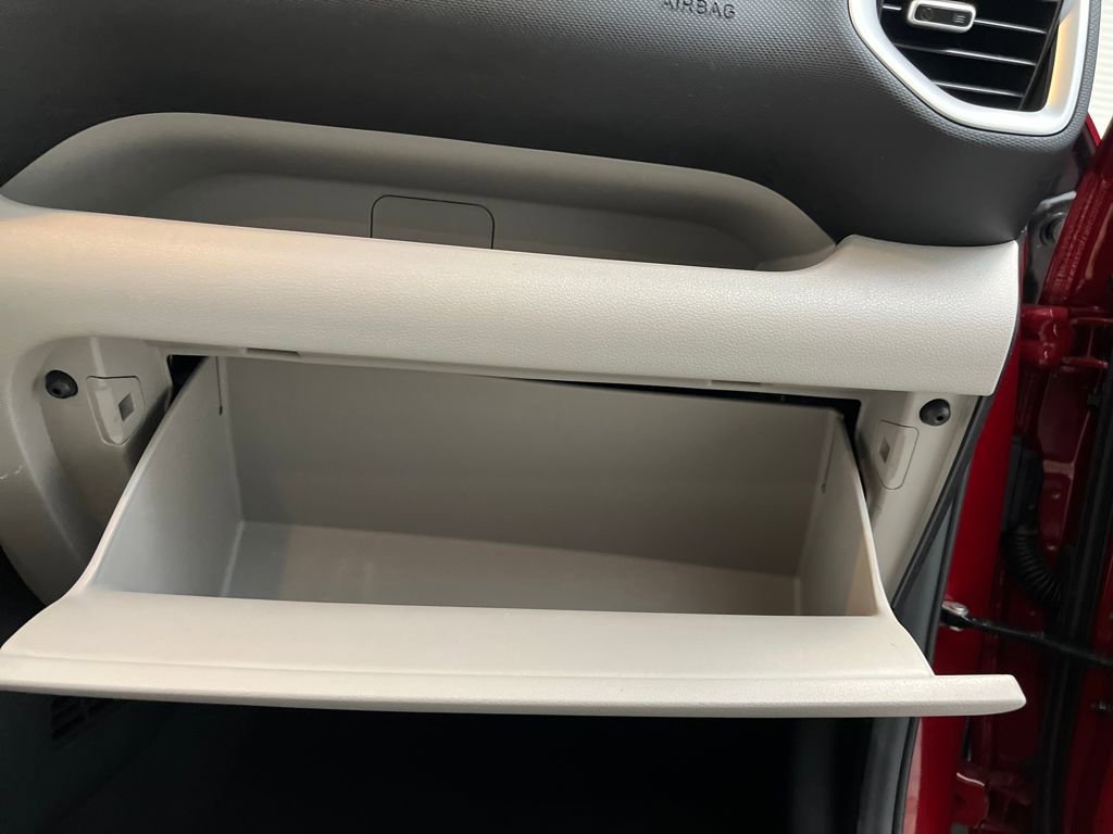 Used 2025 Hyundai Venue SEL image 26