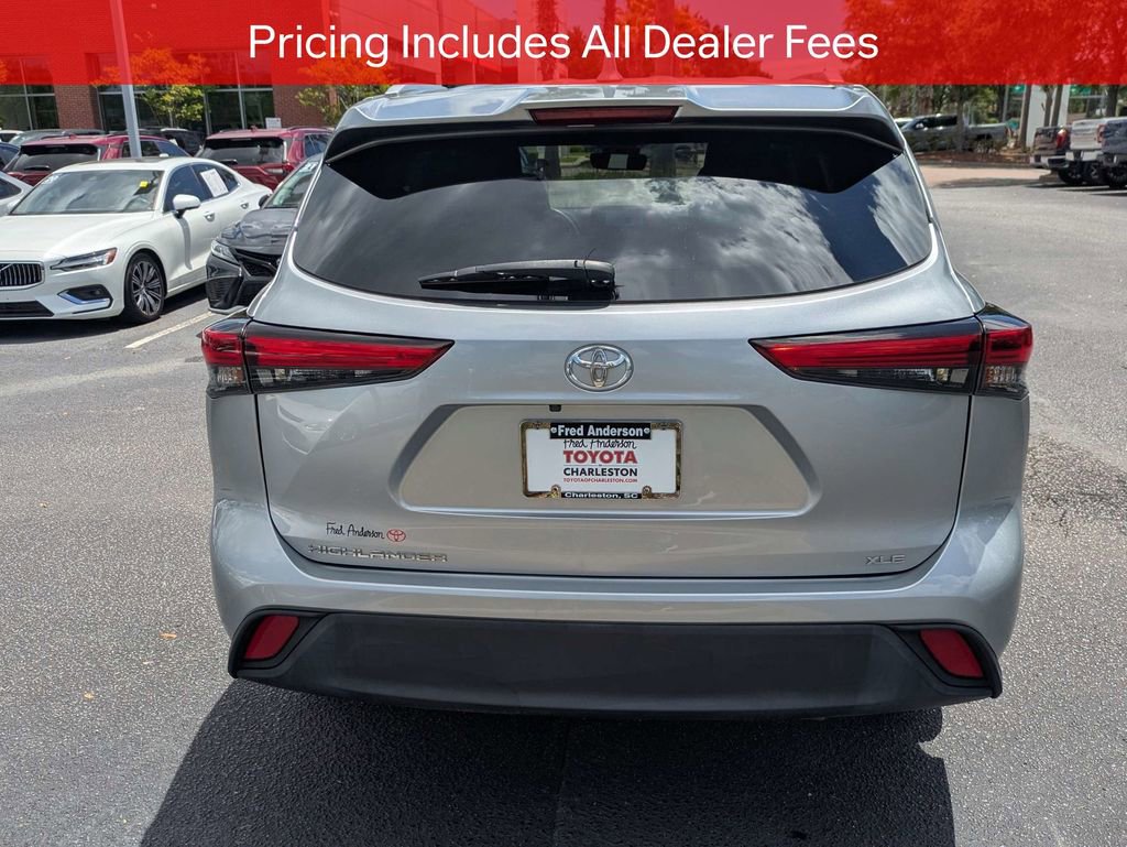 Used 2023 Toyota Highlander XLE FWD image 6