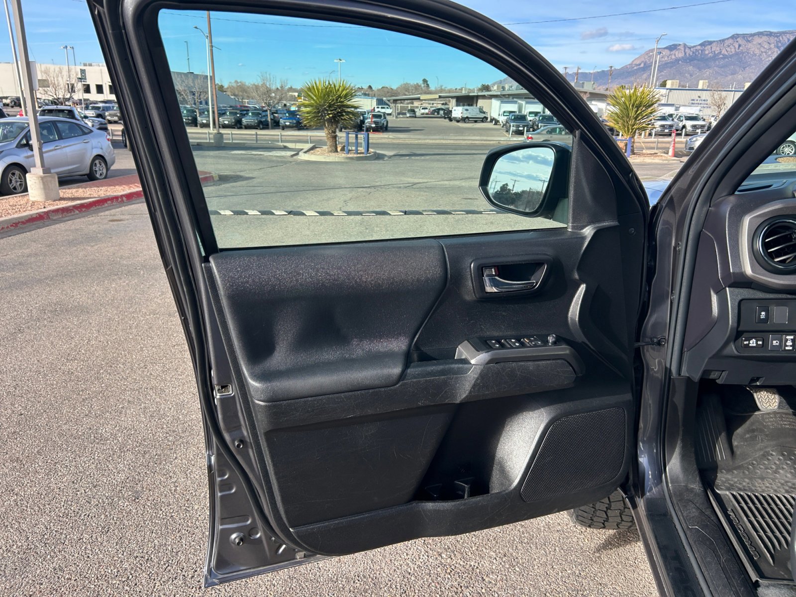 Used 2022 Toyota Tacoma TRD Off-Road w/ Technology Package image 15