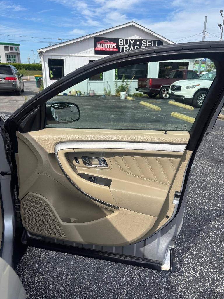 Used 2018 Ford Taurus SE FWD image 28