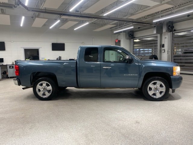 Used 2010 Chevrolet Silverado 1500 LT w/ Regional Value Package image 4