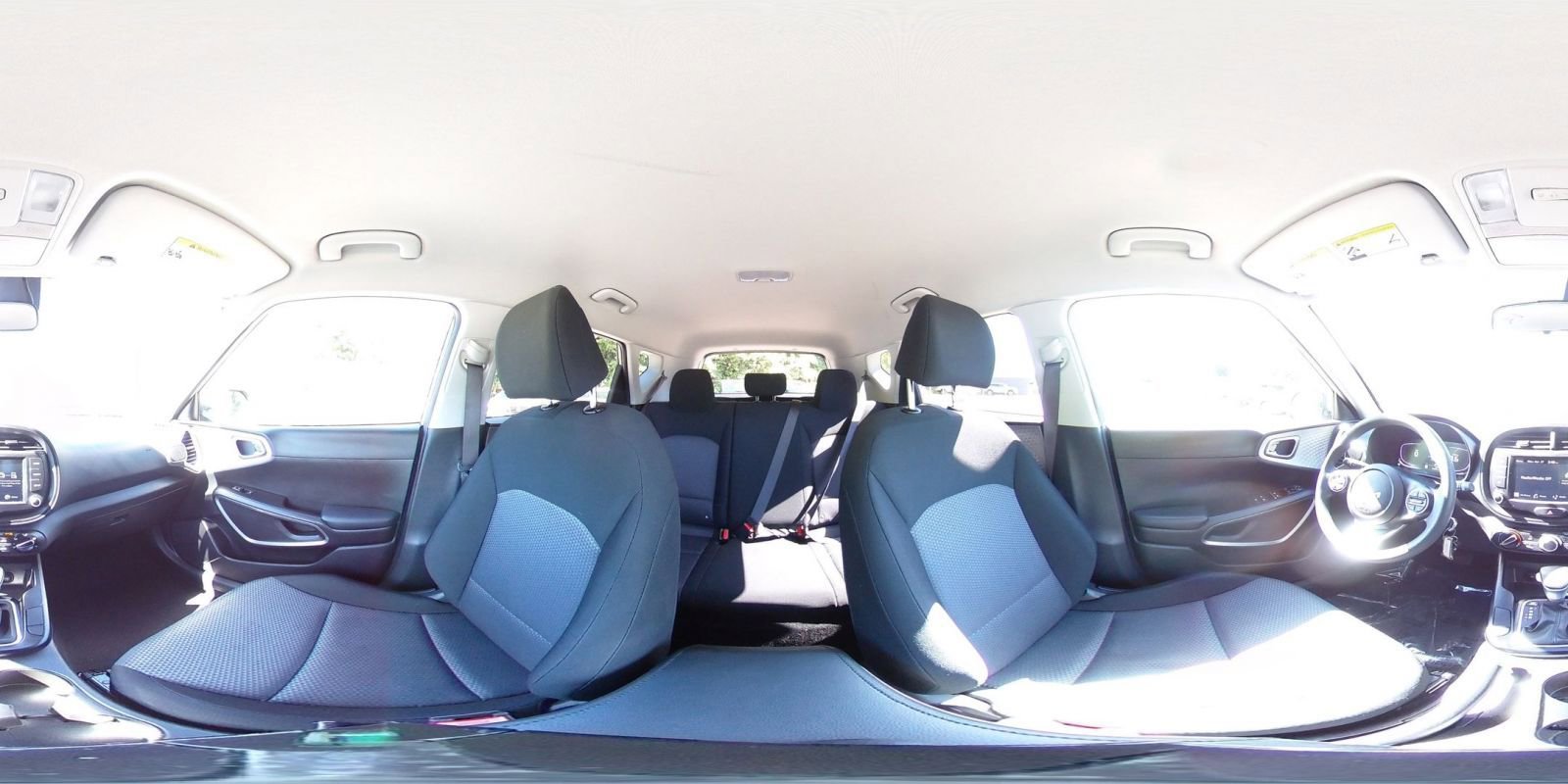 Used 2025 Kia Soul LX w/ LX Technology Package FWD image 39