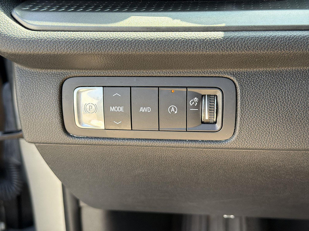 Used 2025 Chevrolet Traverse LT AWD/4WD image 17