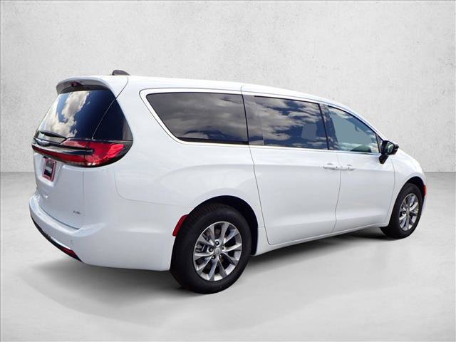 New 2026 Chrysler Pacifica Select AWD/4WD image 4