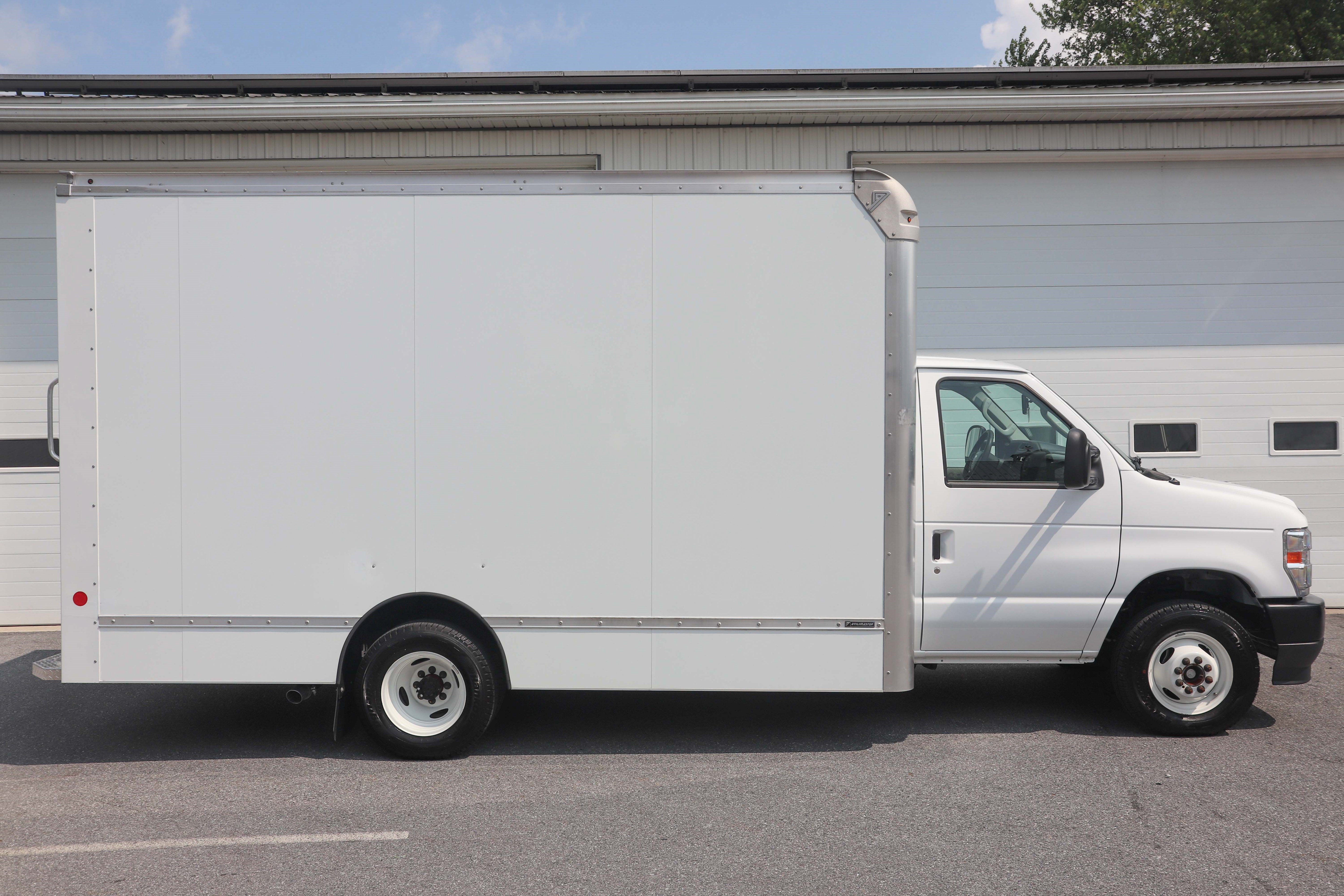 Used 2024 Ford E-450 and Econoline 450 Super Duty w/ Driver's Safety Package RWD image 2