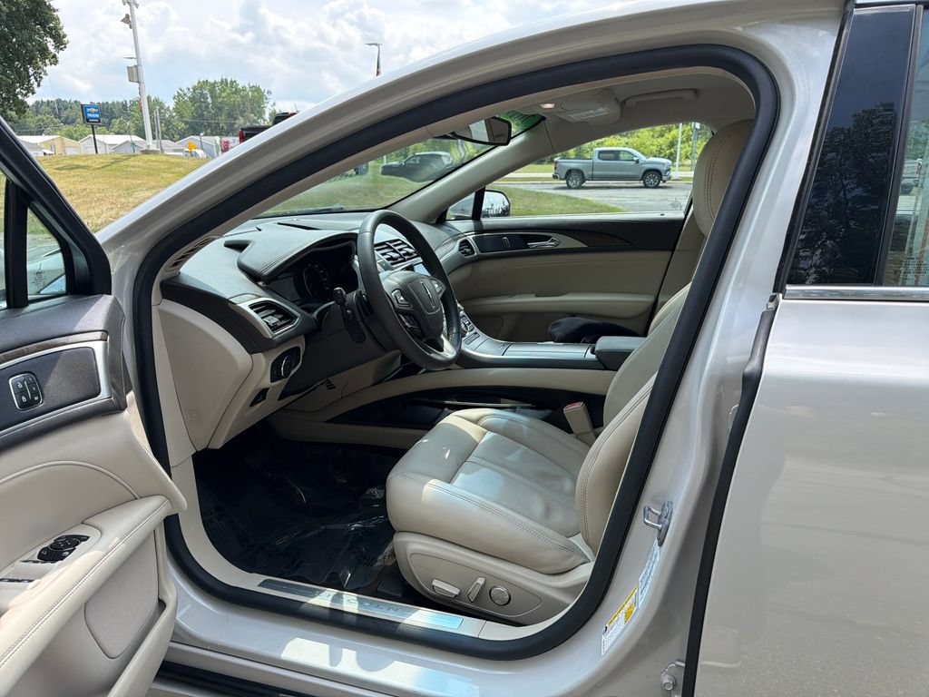 Used 2019 Lincoln MKZ Reserve FWD image 16