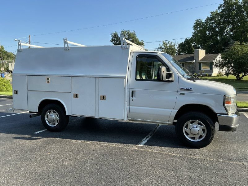 Used 2015 Ford E-350 and Econoline 350 Super Duty w/ Power Windows & Locks Group RWD image 2