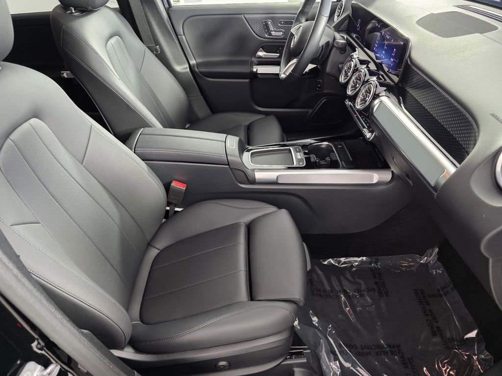 Certified 2025 Mercedes-Benz GLB 250 image 28