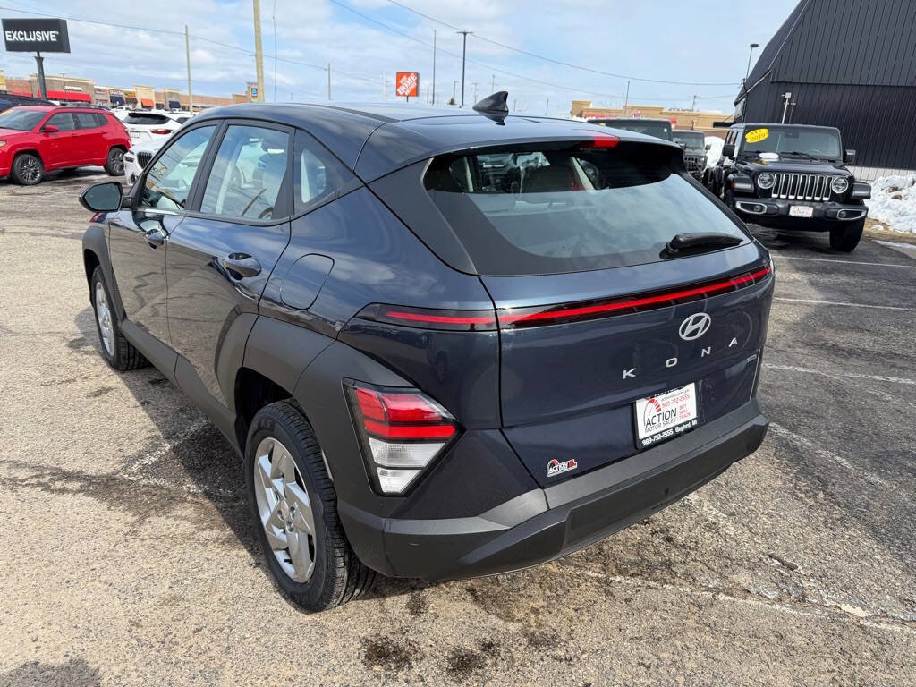 Used 2024 Hyundai Kona SE AWD/4WD image 3