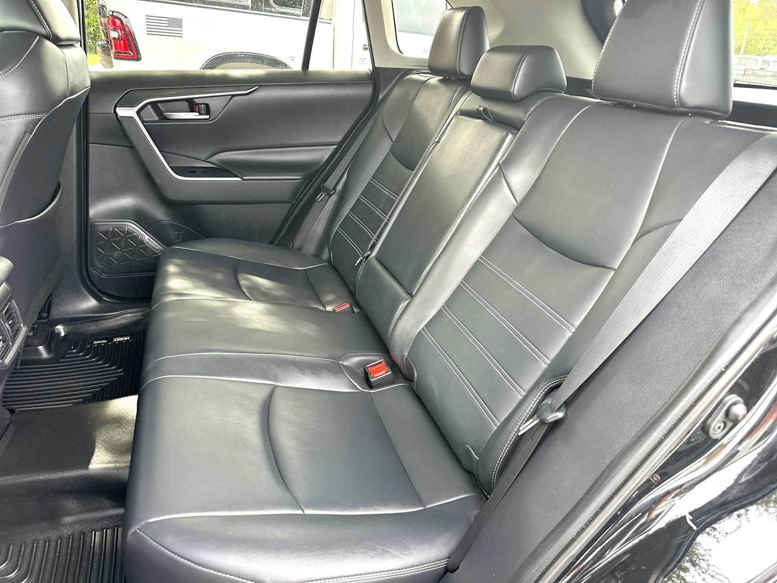 Used 2020 Toyota RAV4 XLE Premium FWD image 23