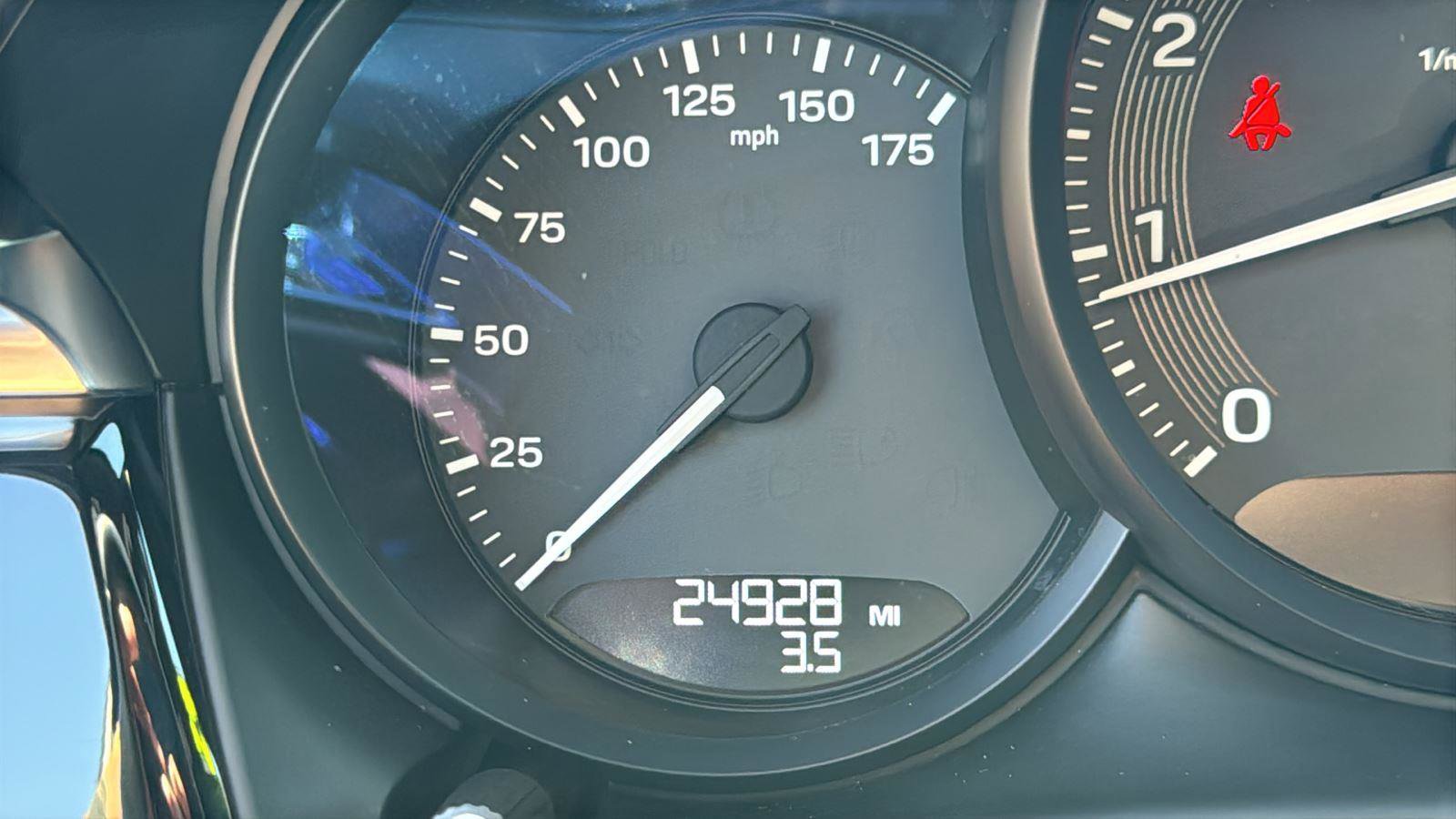 Used 2024 Porsche Macan Turbo image 11