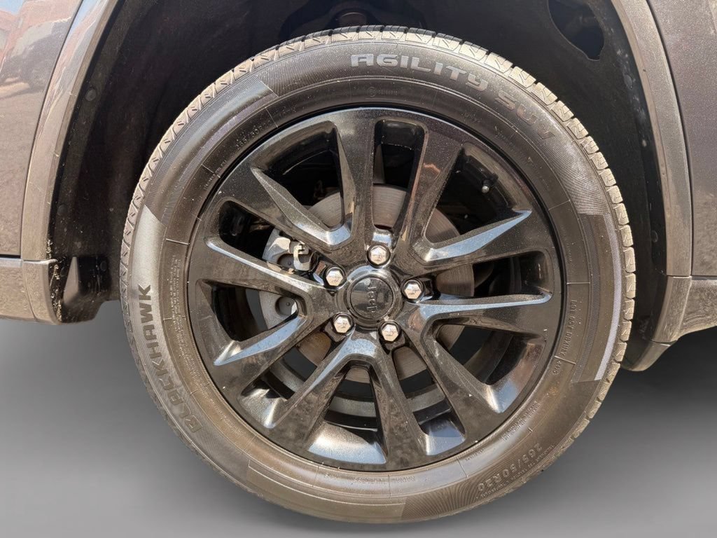 Used 2017 Jeep Grand Cherokee Altitude AWD/4WD image 5