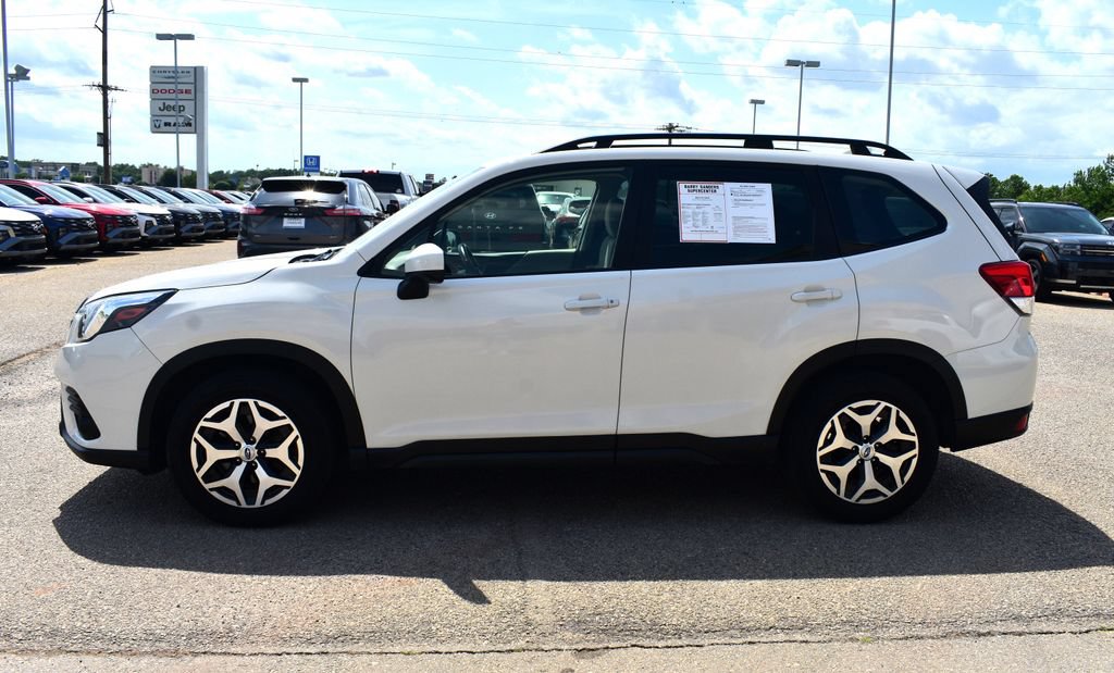 Used 2022 Subaru Forester Premium AWD/4WD image 5