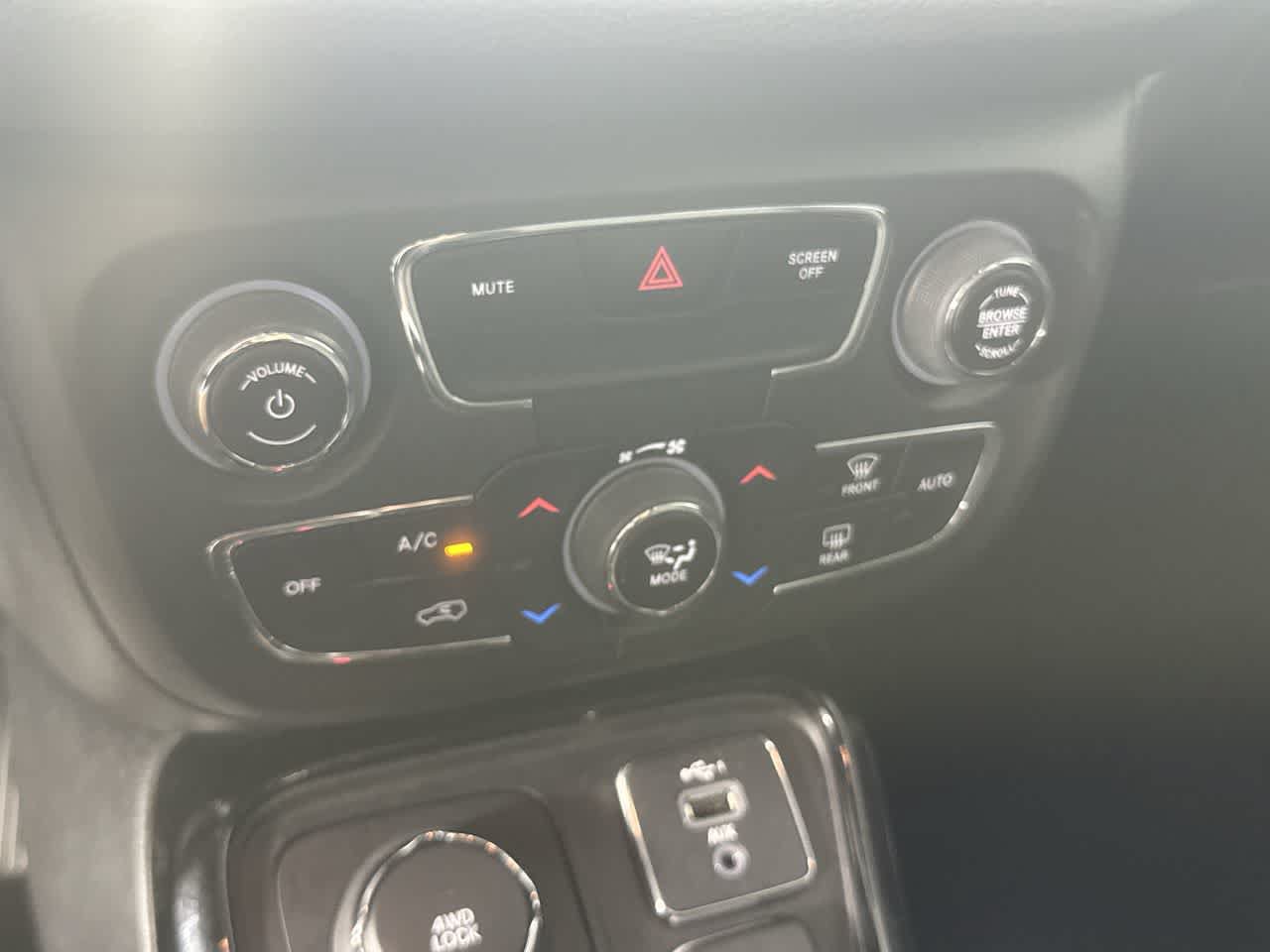 Used 2020 Jeep Compass Limited AWD/4WD image 18