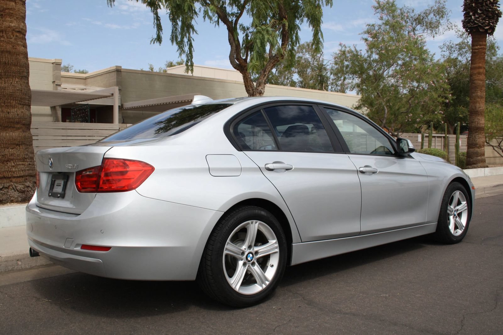 Used 2014 BMW 320i Sedan RWD image 3